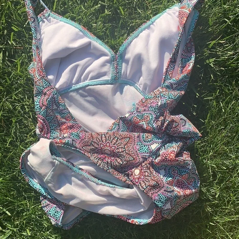 BEAUTIFUL LIKE NEW ASSETS MEDIUM 1-PIECE SWIMSUIT